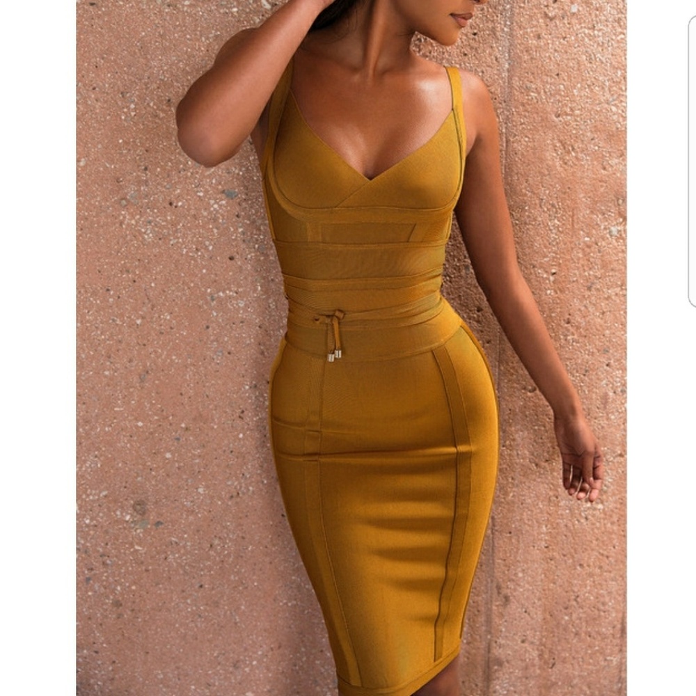 Dress - Picture 2 of 3